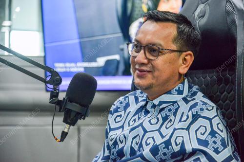 NIK KAMARUZAMAN NIK HUSIN