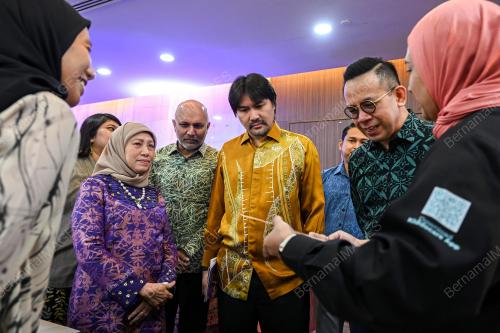 TUNKU ALI REDHAUDDIN TUANKU MUHRIZ