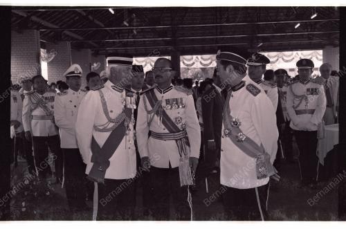 AGONG DI PERBARISAN PULAPOL
