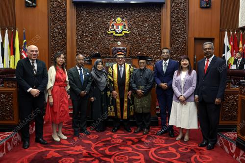 ANGKAT SUMPAH AHLI DEWAN NEGARA