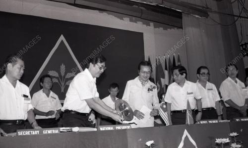 MAHATHIR MOHAMAD