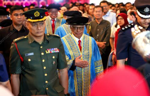 TUN AHMAD FUZI ABDUL RAZAK