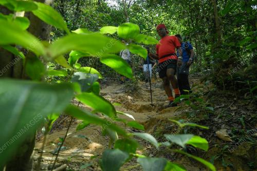 PENDAKI MALAYSIA PERTAMA PUNCAK GUNUNG EVEREST