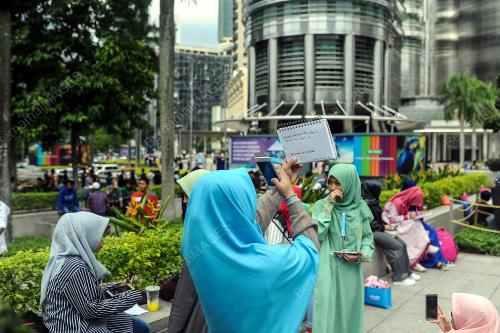 KL22_26062017_WARGA_ASING