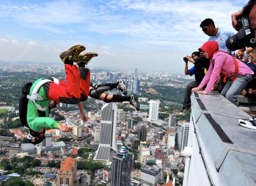 KL22_27092012_BASE_JUMP