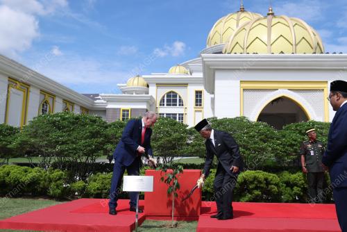 AL-SULTAN ABDULLAH RI'AYATUDDIN AL MUSTAFA BILLAH SHAH