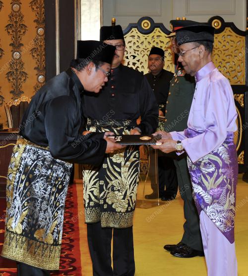 KL22_28062016_AGONG_SUMPAH