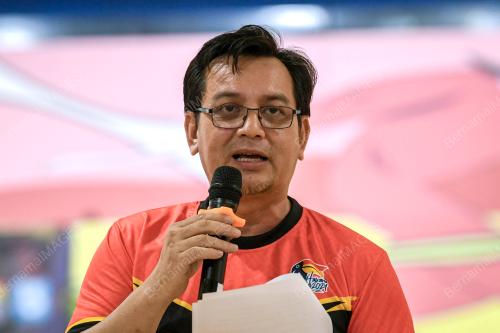 NIK KAMARUZAMAN NIK HUSIN