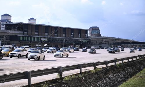 TINJAUAN TRAFIK PLAZA TOL SUNGAI BESI