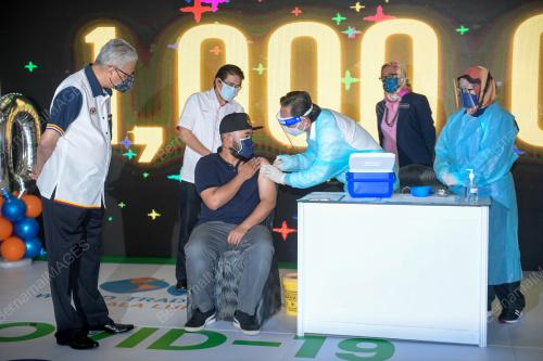 DATUK SERI ISMAIL SABRI YAAKOB 