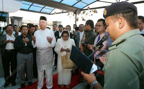 MOHD NAJIB TUN ABDUL RAZAK