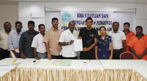STATUS PEMASTAUTIN TETAP