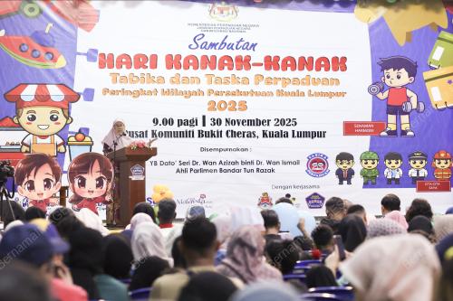 DATUK SERI DR WAN AZIZAH WAN ISMAIL