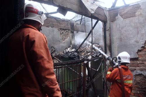 KL22_30122011_TERBAKAR