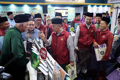 DATUK DR MOHD NA'IM MOKHTAR