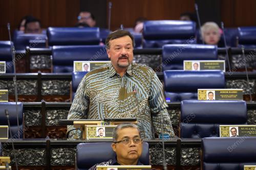 DATUK SERI AMIR HAMZAH AZIZAN