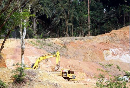 PEMBANGUNAN DI LERENG BUKIT