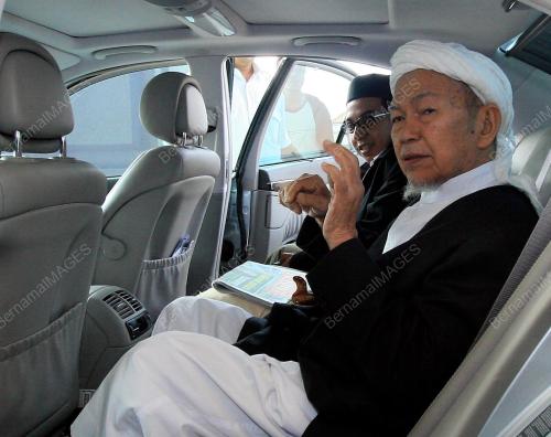 NIK AZIZ NIK MAT