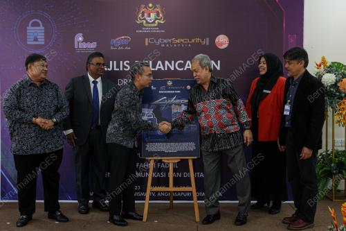 FAHMI FADZIL