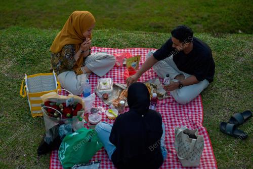 BERBUKA PUASA
