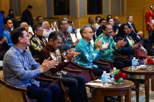 DATUK FAHMI FADZIL