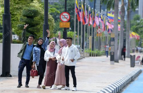 TINJAUAN PELITUP MUKA
