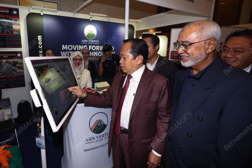 DATUK SERI AHMAD MASLAN