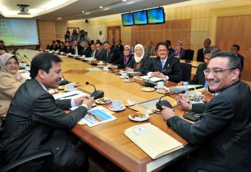 DATUK SERI HISHAMMUDDIN TUN HUSSEIN