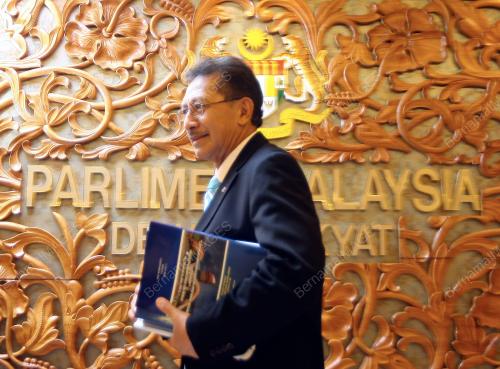 AZMI KHALID