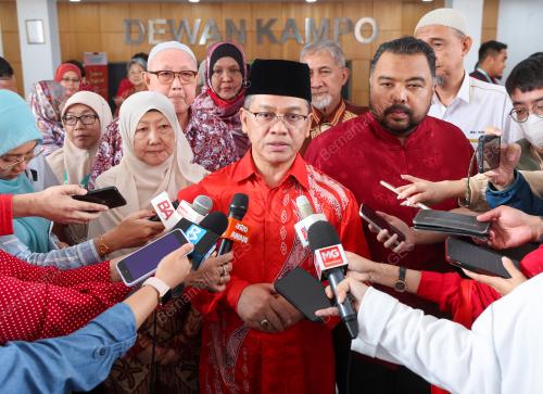 DATUK DR MOHD NA'IM MOKHTAR