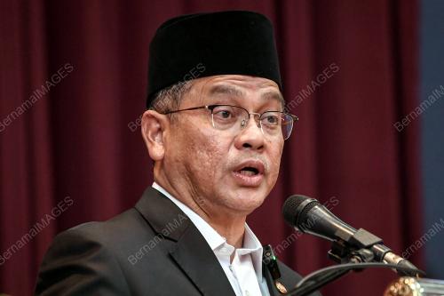 DATUK MOHD NA'IM MOKHTAR