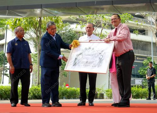 DATUK SERI FADILLAH YUSOF