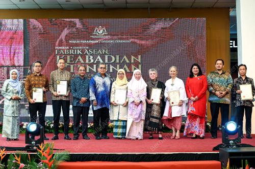 DATUK SERI DR WAN AZIZAH WAN ISMAIL