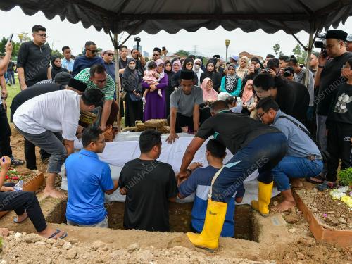 PENGEBUMIAN ALLAYARHAM SITI NOR HAFIZA KAMARUDIN