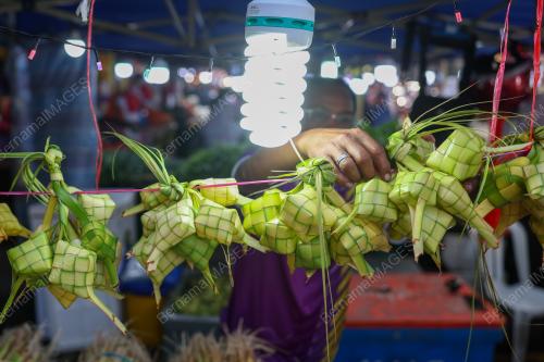KELONGSONG KETUPAT