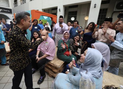 AHMAD FAHMI MOHAMED FADZIL