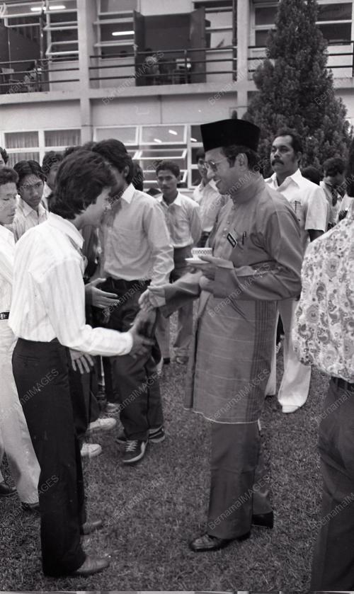 DR. MAHATHIR MOHAMAD