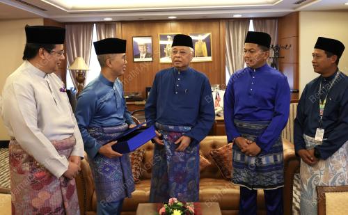 DATUK SERI ISMAIL SABRI YAAKOB