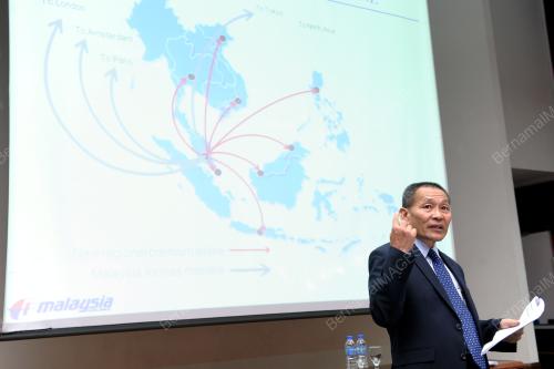 AHMAD JAUHARI YAHAYA