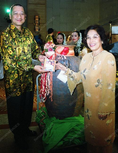 NAZRI AZIZ
