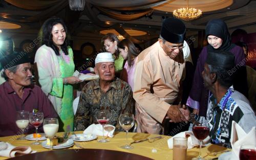 ZAINUDDIN MAIDIN