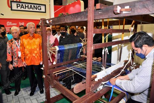 DATUK SERI ISMAIL SABRI YAAKOB