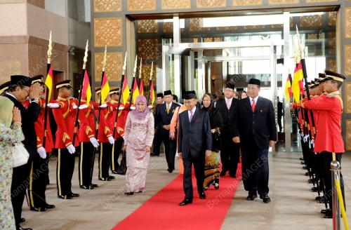 KL23_08122012_AGONG