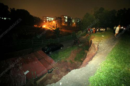 TANAH RUNTUH