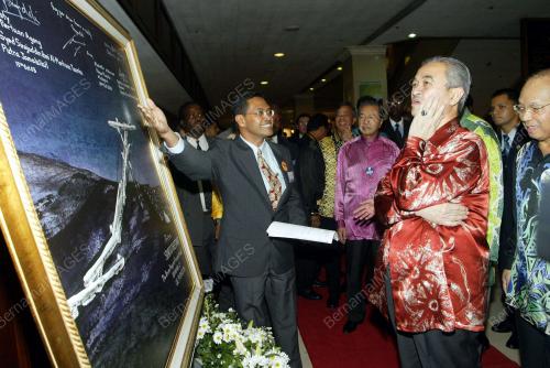 TUN MAHATHIR MOHAMAD