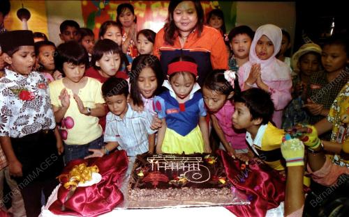 HARI LAHIR TOWER KIDZ
