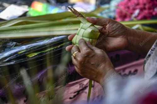KELONGSONG KETUPAT