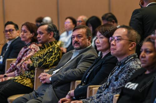DATUK SERI AMIR HAMZAH AZIZAN