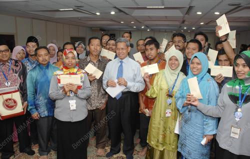 MUSTAPA MOHAMED