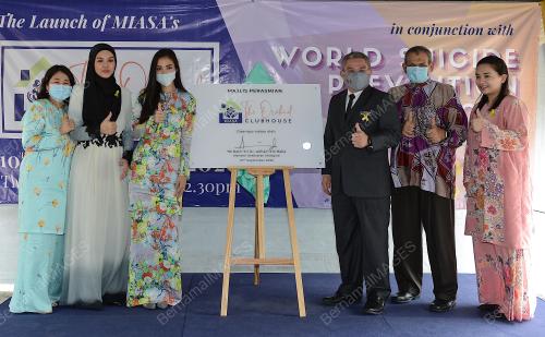 DATUK SERI DR ADHAM BABA